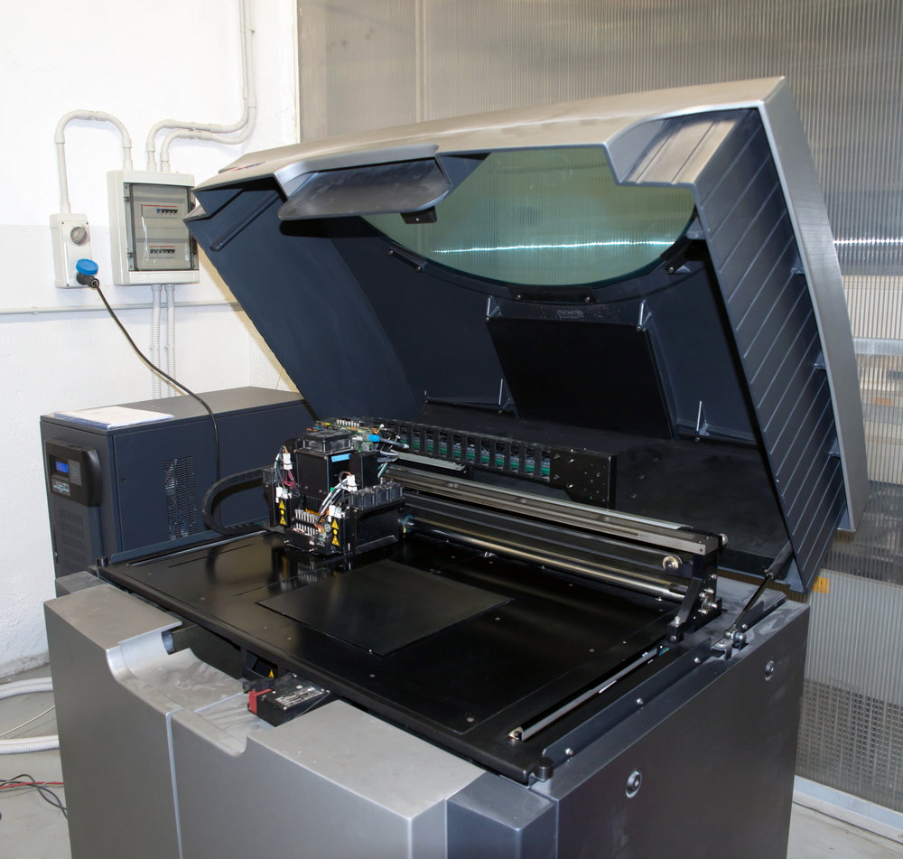 A polyjet printer ready to start printing. Want to understand the differences between a polyjet printer vs FDM? Here's a 3D printing technology comparison